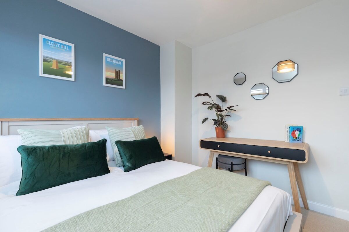 5 slaapkamers, een strijkplank/strijkijzer, reisbedje, gratis wifi