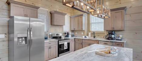 ثلاجة، ميكروويف، فرن، موقد طهي مسطح