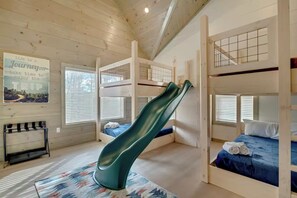 5 habitaciones, tabla de planchar con plancha y cuna de viaje 