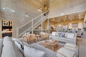 Smart TV, fireplace, stereo