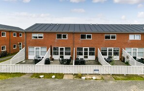 الم نشأة من الخارج