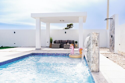 Boho Style with Private Pool, Cozy 3-bedroom house in beautiful Guayama WiFi, AC
