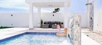 Boho Style with Private Pool, Cozy 3-bedroom house in beautiful Guayama WiFi, AC