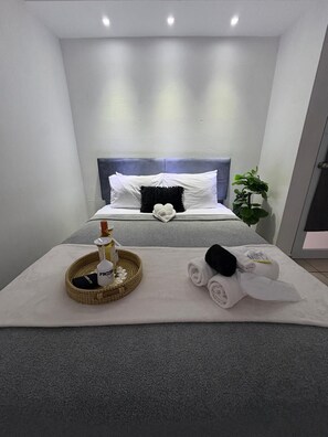 3 bedrooms, free WiFi, bed sheets