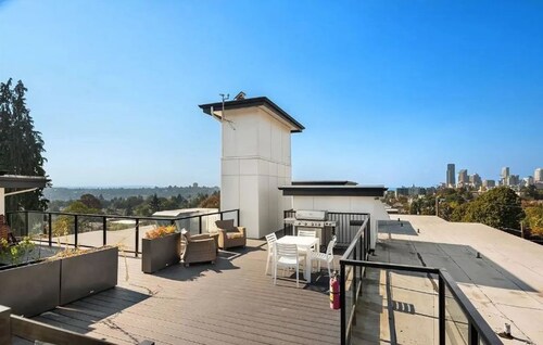 Cozy Studio condo in the Leschi neighborhood