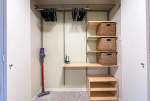 Interior - Cozy Studio condo in the Leschi neighborhood (Seattle)