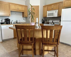 冰箱、微波炉、烤箱、炉灶