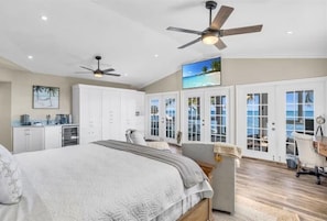 6 bedrooms, desk, iron/ironing board, travel cot