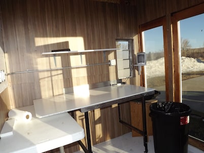 SPACIOUS 6-BEDROOM SINGLE LEVEL LODGE IN MEDINA, WIFI, AC, PARKING LOT, GARAGE