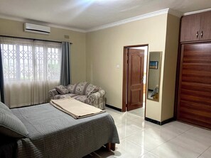 4 slaapkamers, een strijkplank/strijkijzer, wifi, beddengoed