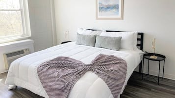 Schreibtisch, Bügeleisen/Bügelbrett, kostenloses WLAN, Bettwäsche