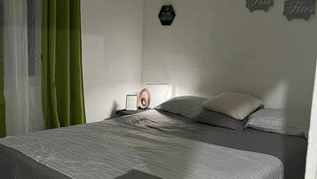 2 slaapkamers, een strijkplank/strijkijzer, wifi, beddengoed