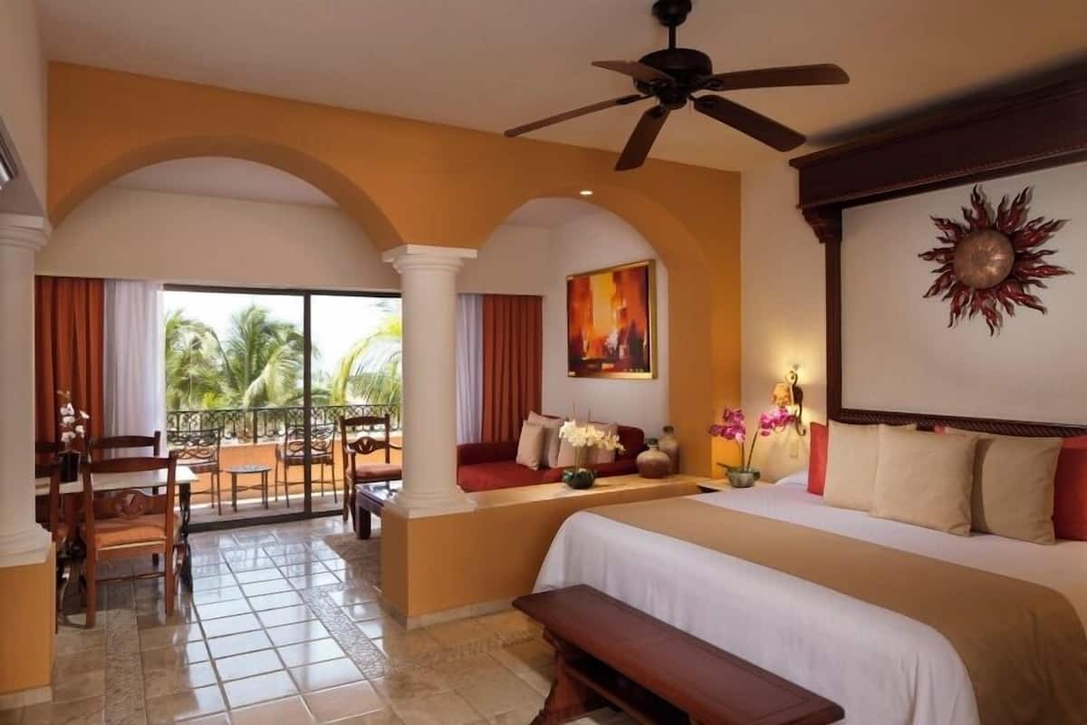 Junior Suite, Balcony, Ocean View | 1 bedroom, in-room safe, free WiFi