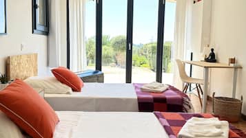 2 slaapkamers, een strijkplank/strijkijzer, reisbedje, gratis wifi