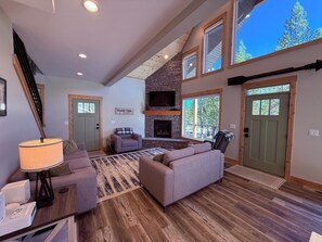 Smart TV, fireplace, stereo