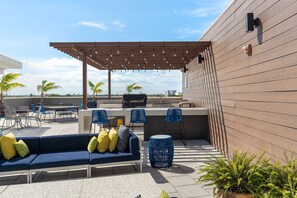 تناول الطعام بالخارج