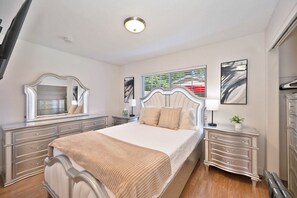 4 bedrooms, desk, iron/ironing board, travel crib