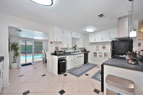 CalExpo/Arden/HotTub/Pool/Firepit/BBQ/No Pet Fee