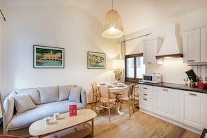 Basic Apartment | Private kitchen