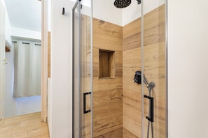 Basic Apartment | Bathroom