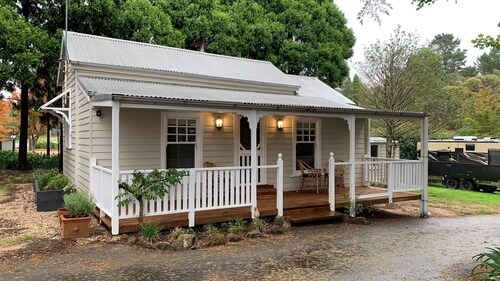 Wentworth Falls Miners Cottage. Close to lake, cafes, Katoomba and Leura.