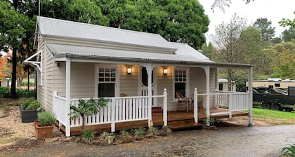 Wentworth Falls Miners Cottage. Close to lake, cafes, Katoomba and Leura.
