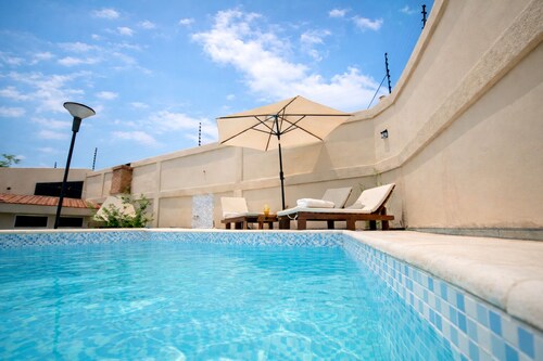 Casa Syrah: Lodging with parking, games room and swimming pool.