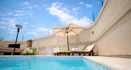 Casa Syrah: Lodging with parking, games room and swimming pool.