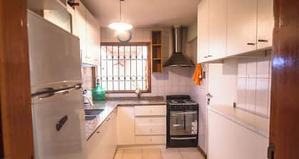 Casa Syrah: Lodging with parking, games room and swimming pool.
