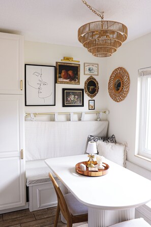 Dining - Stylish Tampa Retreat • Close to Beaches, Golf & Busch Gardens (Lutz)