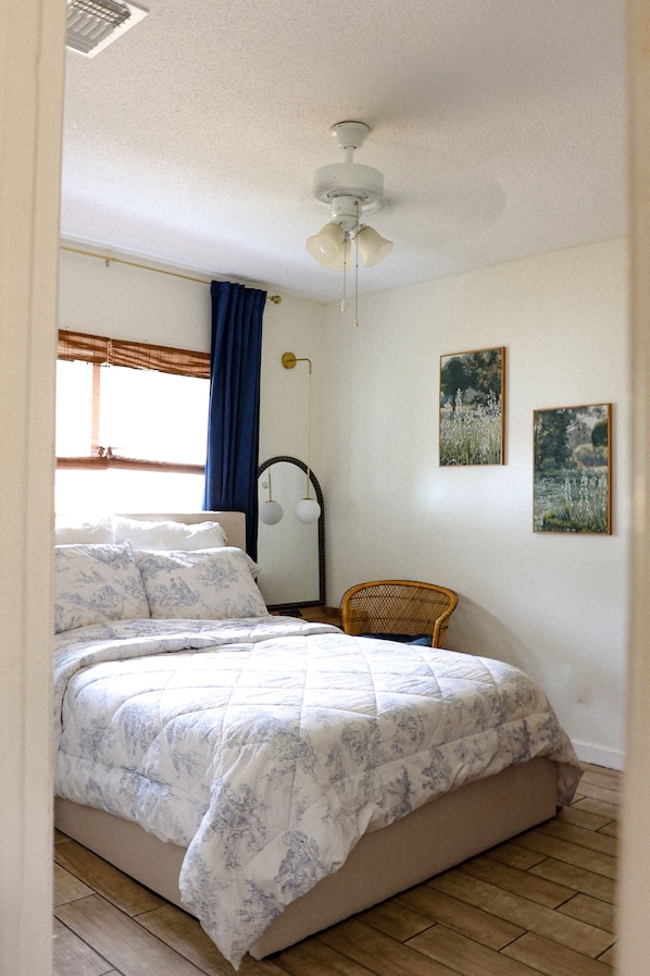 2 bedrooms, desk, iron/ironing board, travel cot
