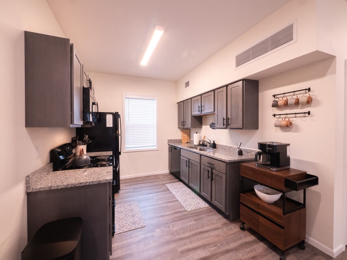 Frigorífic, microones, forn i placa de cuina 