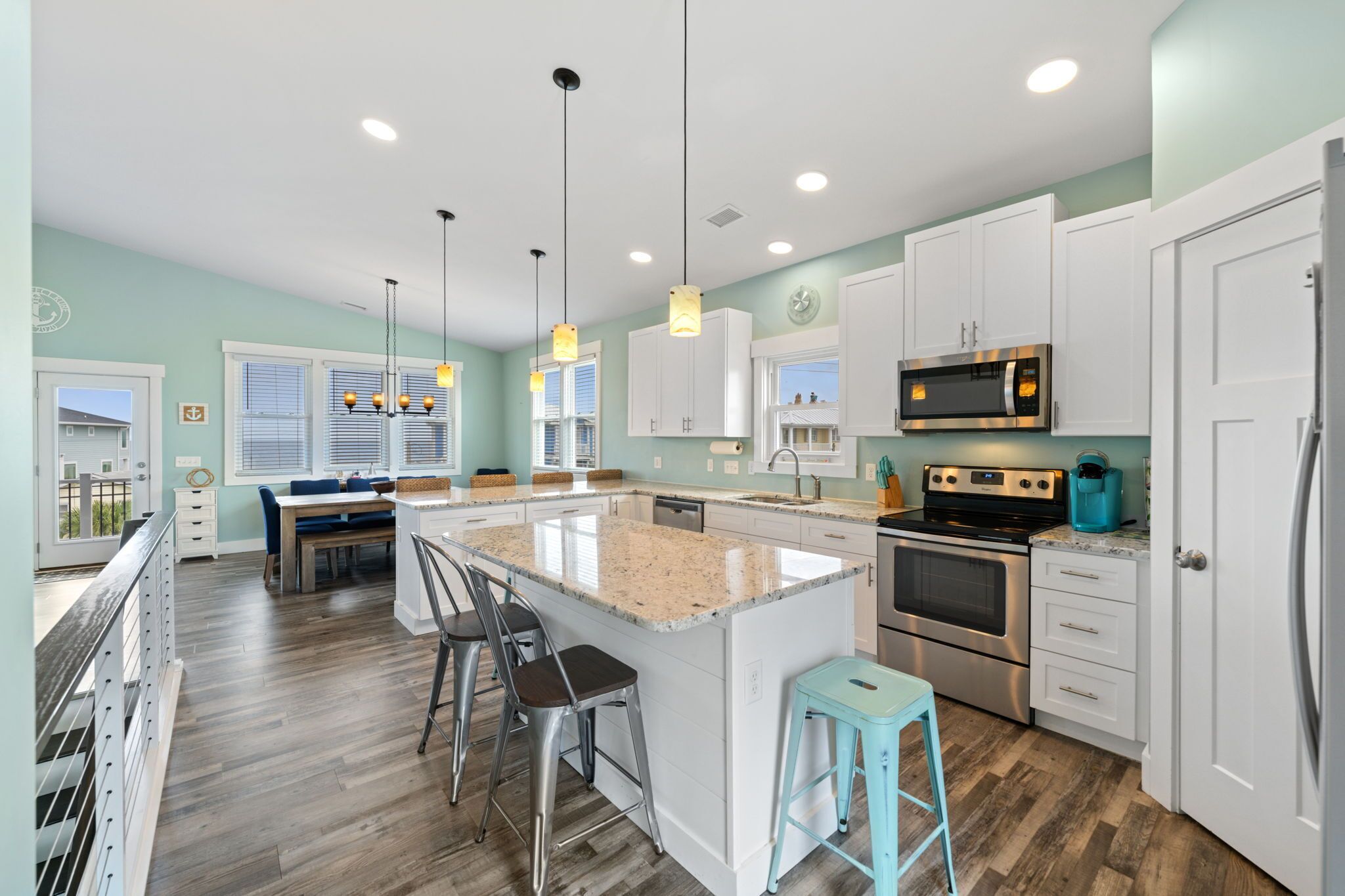 Micro-ondes, four, plaque de cuisson, lave-vaisselle