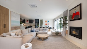 Unclassified image, 2 of 37, button