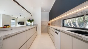 Fridge, microwave, stovetop, dishwasher