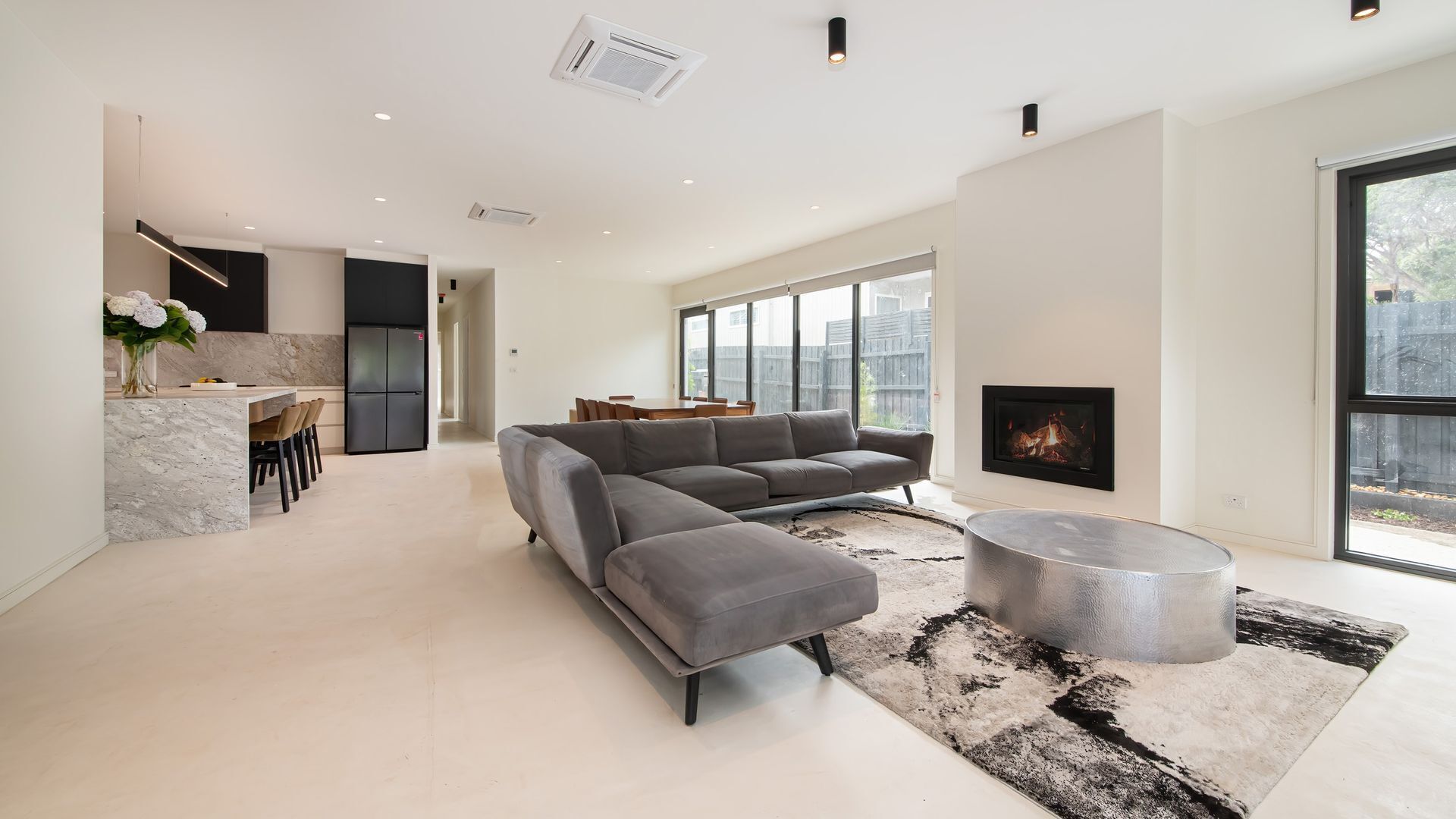 Smart-tv en een open haard