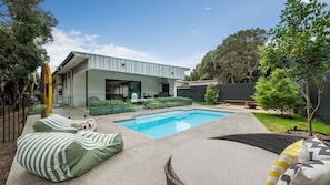 A heated pool - The Hudson with Heated Pool (Rye)