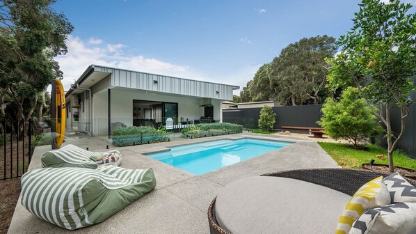 Unclassified image, 1 of 37, button