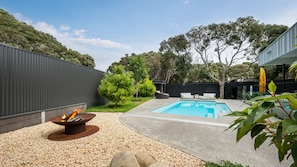 Unclassified image, 5 of 37, button