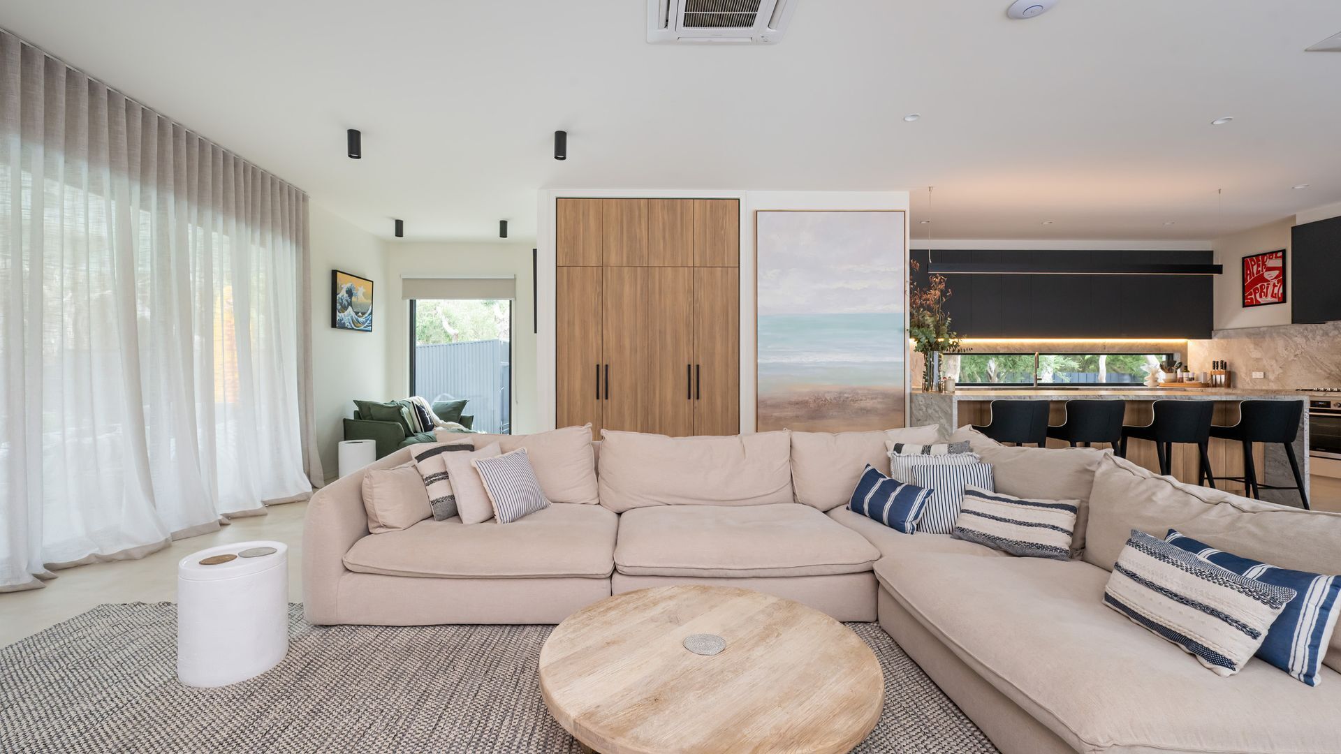 智能电视、壁炉