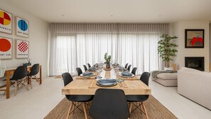 Unclassified image, 4 of 37, button