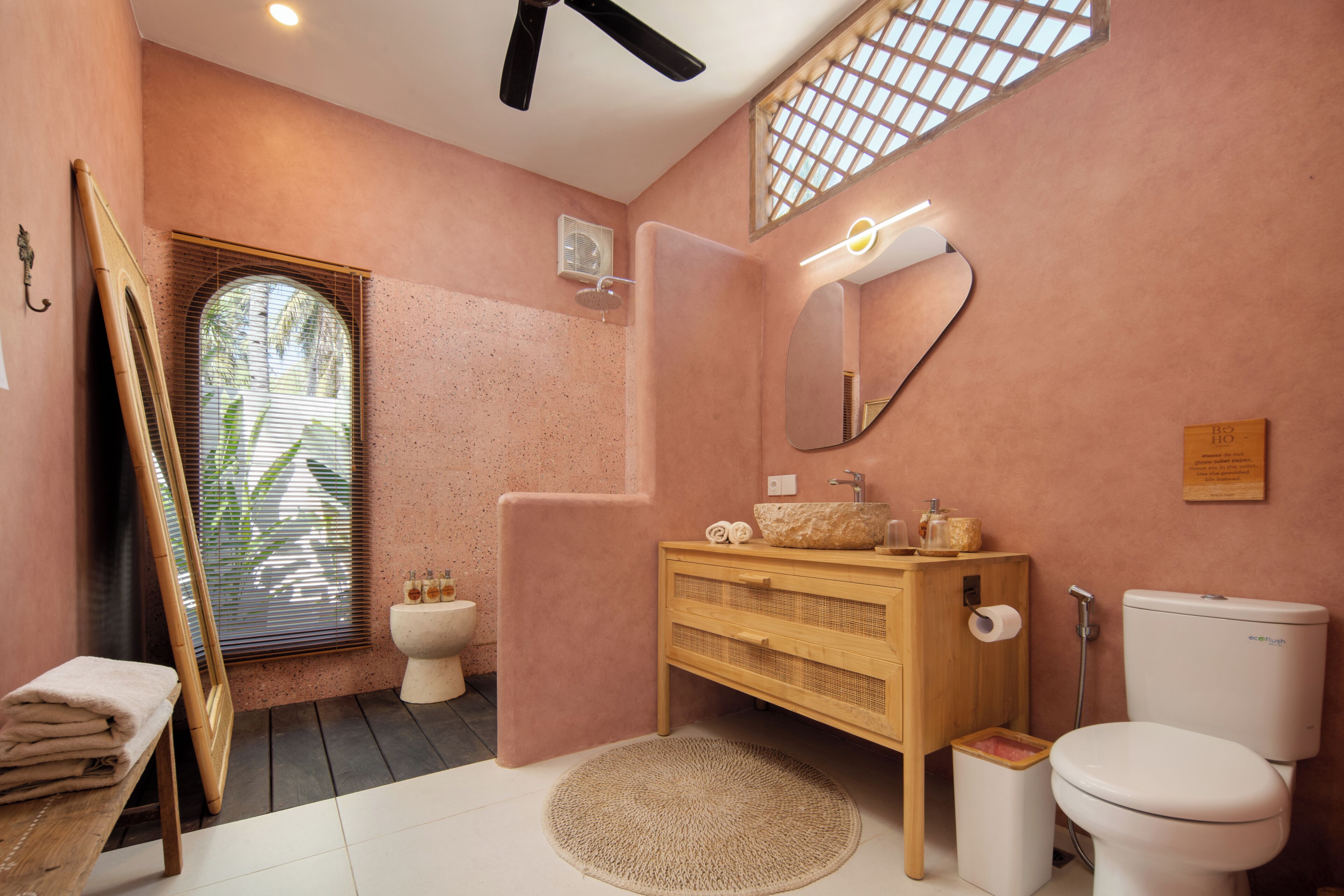 Dusche, Regendusche, kostenlose Toilettenartikel, Haartrockner