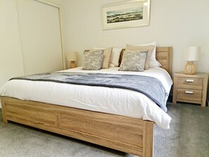 4 bedrooms, WiFi, bed sheets