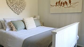 4 bedrooms, WiFi, bed sheets