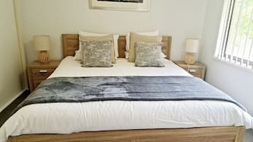 4 bedrooms, WiFi, bed sheets