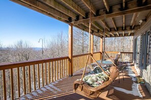 Outdoor dining - 5,000ft Peak View Home: Hot Tub, Fire Table & 4 Kings; 5 Min to Resort (Beech Mountain)