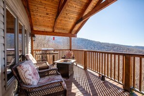 Property grounds - 5,000ft Peak View Home: Hot Tub, Fire Table & 4 Kings; 5 Min to Resort (Beech Mountain)