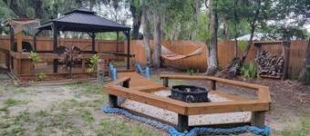 Cozy 3-bedroom, 2 full bath mobile home on half acre in charming Welaka!