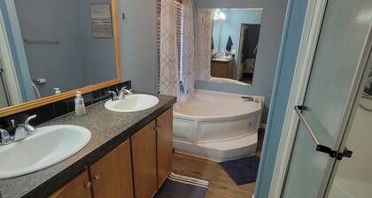 Cozy 3-bedroom, 2 full bath mobile home on half acre in charming Welaka!
