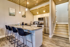 Fridge, microwave, oven, stovetop - Kingfish Kreek Cabin, a spacious 3bd 2bth retreat w/ stunning mountain views! (Sevierville)